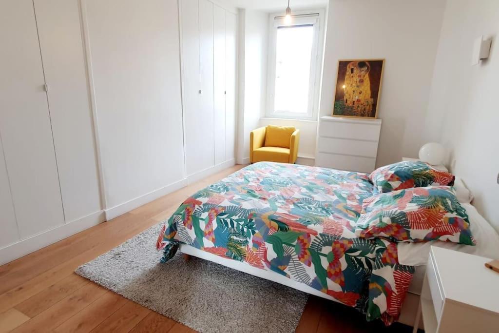 Hyper Centre 6 Pax Apartment