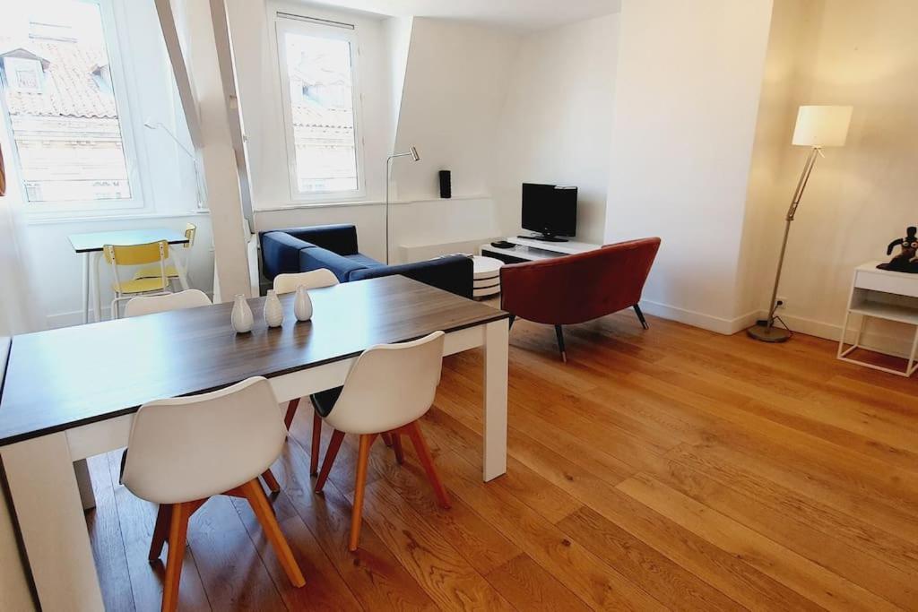 Hyper Centre 6 Pax Apartment *